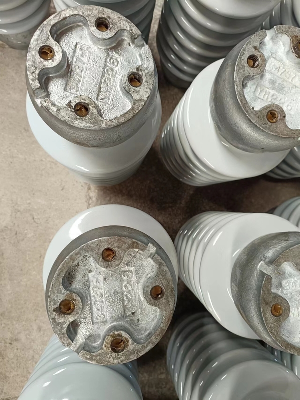 ANSI RT-208 de Stevige Postisolatie Licht Gray Glazed Customized Size van de Kernpost