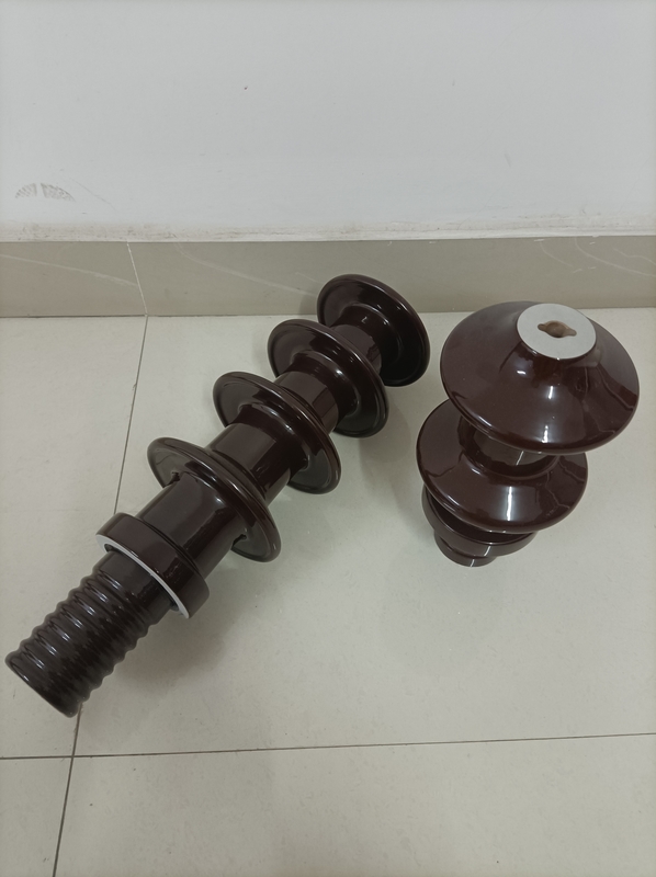 De Transformatorporselein die van DIN 30NF250 Bruine Verglaasde 485MM Hoogte ringen